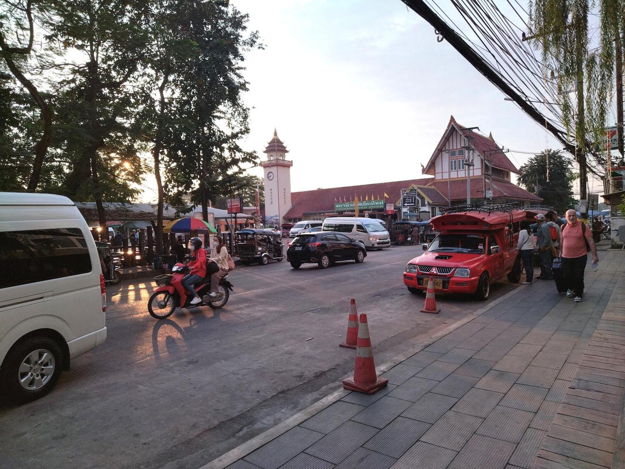 Supanich Condo Opposite The Train Station Chiangmai 치앙마이 외부 사진