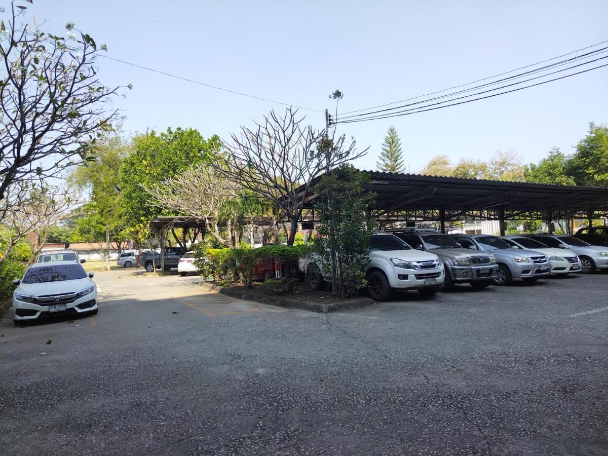 Supanich Condo Opposite The Train Station Chiangmai 치앙마이 외부 사진